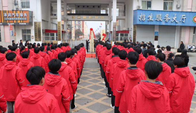 深入推進(jìn)職業(yè)教育一體化，碭山縣中等專業(yè)學(xué)校掛上兩塊新牌